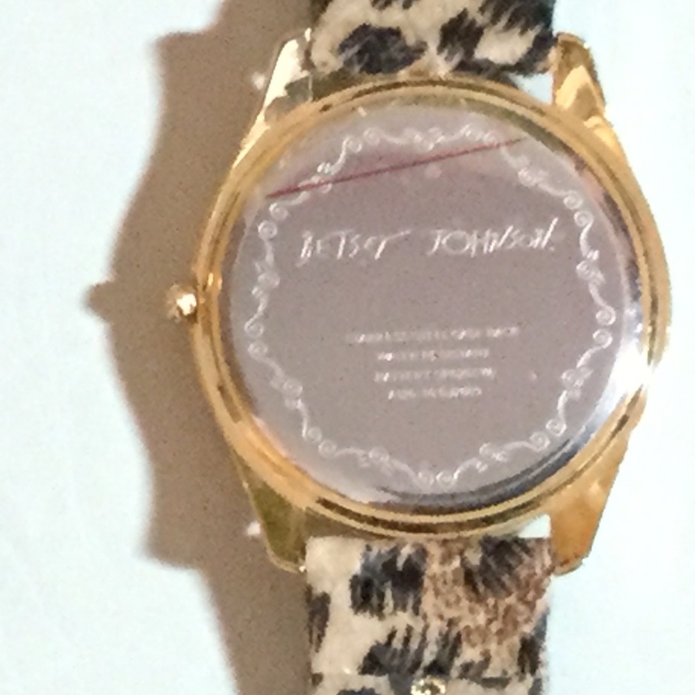 Leopard Print Wristwatch - Picture 4 of 4